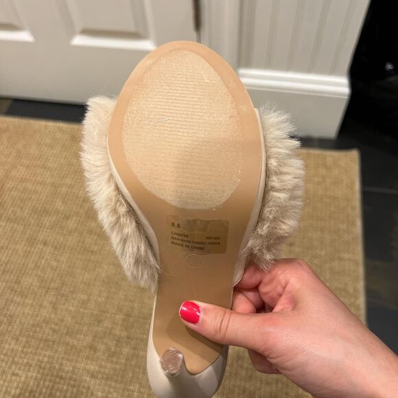 Cape Robbin cream faux fur heel slippers - Picture 3 of 3